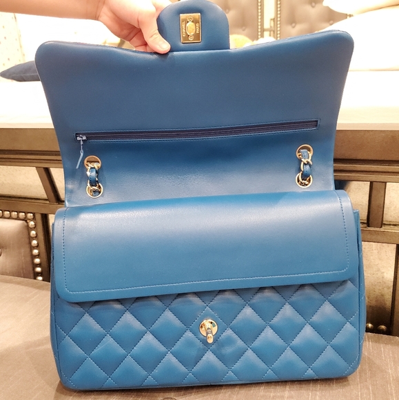 Chanel -- Classic Double Flap - Picture 11 of 16